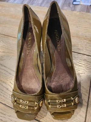 Zapatos de salón sin cordones para mujer Aerosoles 7M zapatos de tacón ancho charol verde carrera Foto 1 de 4