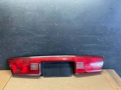 Lámpara de luz trasera Buick Regal 1997 a 2004 tapa de maletero central OEM S1514 DG Foto 1 de 4
