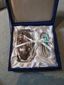 Chrome Plated Lincoln Computer Ball Mouse PS2 Connection. Blue Velvet Box - Afbeelding 1 van 6