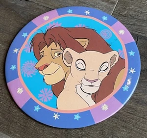 Vintage Disney König der Löwen Simba Nala groß 6" Zoll Durchmesser Pin Knopf oder Ständer - Bild 1 von 3