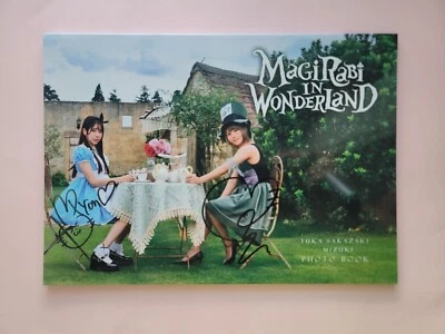 MagiRabi in Wonderland Autographed Photo Book TJPW Yuka Sakazaki Mizuki Signed Foto 1 de 4