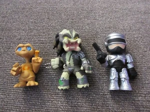 Funko Mystery Mini Konvolut 3 SciFi Klassiker Serie Predator E.T. Robocop + Augen - Bild 1 von 1