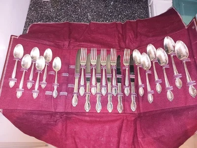 Vintage WM Rogers International Silver Plate Mirror Flatware 24 Pc Set - Image 1 of 4