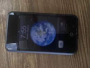 iPod Touch 2nd Generation 8GB - Picture 1 of 5