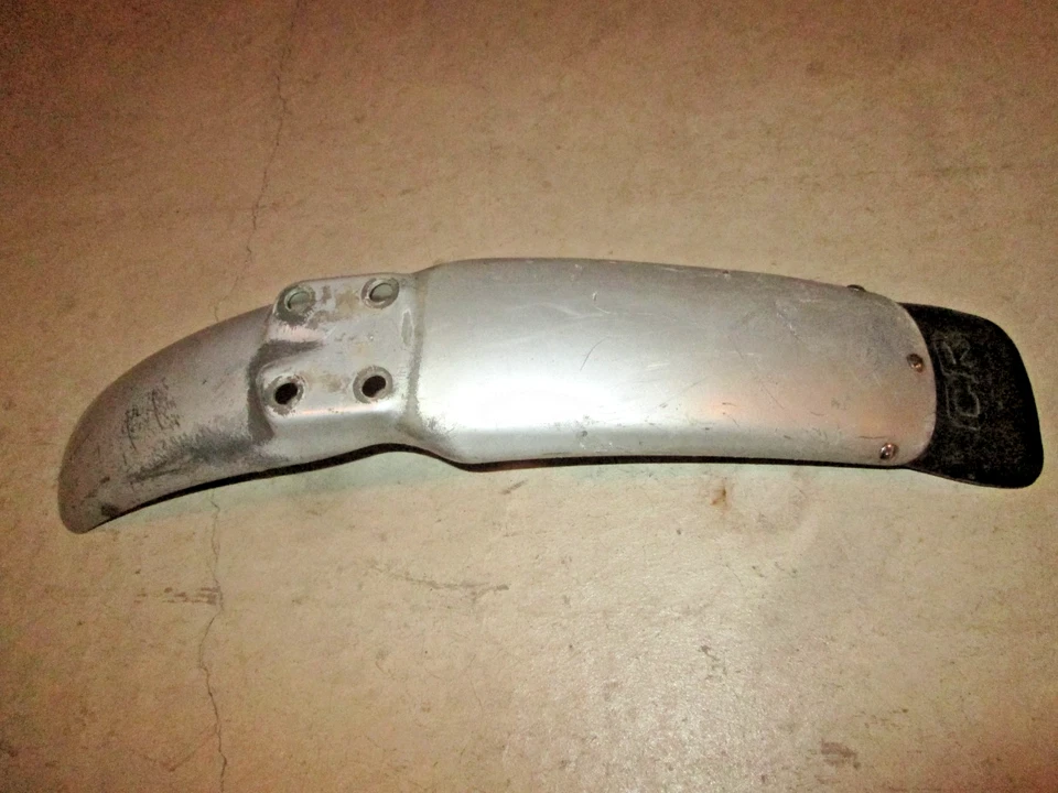 Guardabarros delantero vintage OEM HONDA CR125M / CR250M ELSINORE 61100-357-000NQ Foto 1 de 4