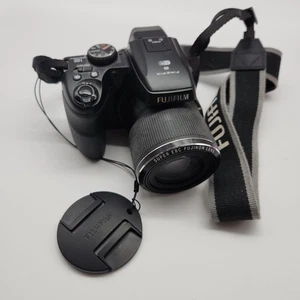 Fotocamera digitale Fujifilm FinePix S8400W usata leggermente  - Foto 1 di 9