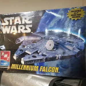 Star Wars Millenium Falcon Model Kit 2005 AMT ErtL - NEW IN BOX - Picture 1 of 5