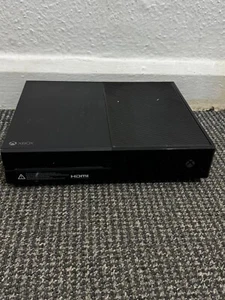 Xbox One With Wired Controller And Complete Wire And 2 Games - Picture 1 of 5