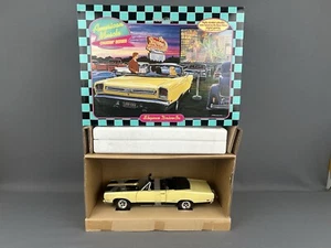 American Muscle Skyvue Drive-In Set mit 1969 Plymouth GTX Maßstab 1:18 Diecast Neu in OVP - Bild 1 von 19