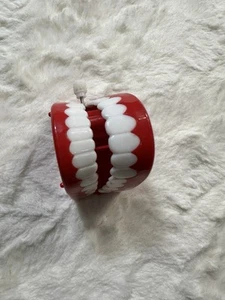 Wind-Up Chattering Teeth - Novelty Fun Gag Gift- DENTURES - Picture 1 of 5