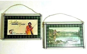 Fishing Master Rod Rollen Köder Holz Schilder Plaketten Regenbogenforelle rustikal 2 Stück Geschenk - Bild 1 von 4