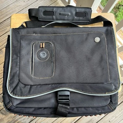 Targus Urban Messenger Bag Laptop Travel Bag.  - Image 1 of 4