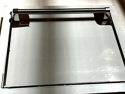 Puerta de acceso Viking AD1620T para parrillas de gas Viking serie T #5049 L11 Foto 1 de 4