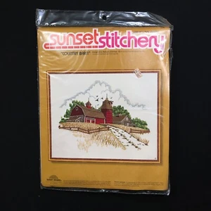 Kit de bordado Sunset Stitchery Country Barn Crewel 2481 vintage 1977 16x20 pulgadas - Imagen 1 de 8