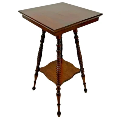 Antigua mesa cuadrada victoriana con estante inferior dos niveles caoba maciza  Foto 1 de 4