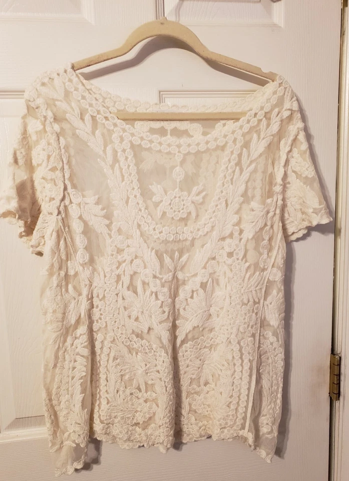 Preciosa blusa de encaje John Paul Richard, marfil. Detalles suaves y bonitos.  Foto 1 de 4