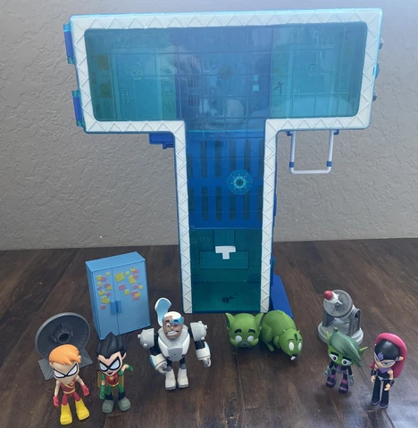 Teen Titans Go! T-Tower Playset Base Garage Jazwares Case w/Figures  DC Comics Cover