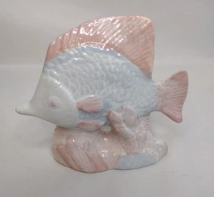 ๐ Ceramic Swimming Fish - Artist Signed KR - Coral Colored 4" ๐ - Picture 1 of 11