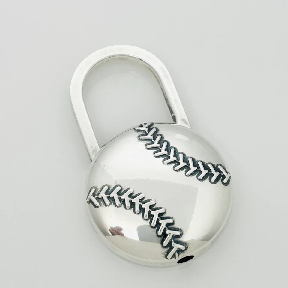 Llavero con tema deportivo de béisbol Tiffany & Co en plata de ley Foto 1 de 4