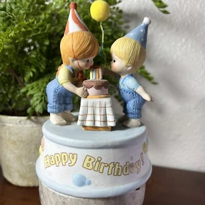 Music Box Buon Compleanno Ceramica Enesco Country Cousins 1982 Scooter/Katie - Foto 1 di 14