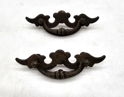 2 VTG Metal  Chippendale Style Batwing Drawer Pulls - Imagem 1 de 3