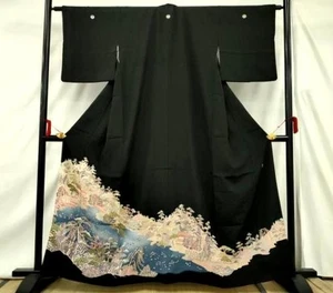 Japanische Kimonos "Kuro-Tomesode",KAGA-YUZEN,Riverside view,Five crests,L5'3".4570 - Bild 1 von 13