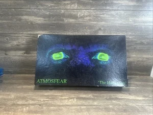 Atmosfear The Harbingers - Gioco da tavolo vintage 1995 COMPLETO di VHS - Foto 1 di 24