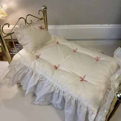American Girl Samantha's Brass Bed With Bedspread & Pillow Pleasant Co 1994 - Image 1 of 4