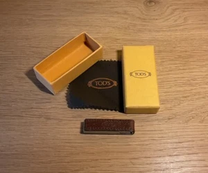 TODs USB STICK MIT LEDER - WAR GESCHENK - NOCH NIE ALS DATEN SPEICHER GENUTZT - Bild 1 von 4
