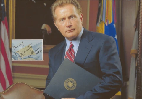 MARTIN SHEEN Signed 12x8 Photo Display WEST WING & APOCALYPSE NOW COA Cover