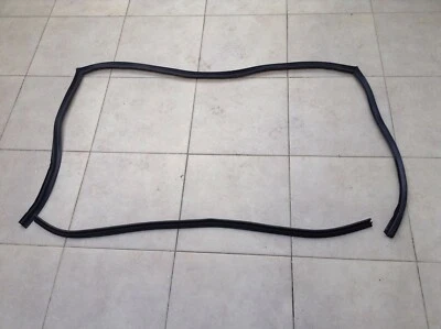 Peugeot 404 Burlete de baul  - Изображение 1 из 3