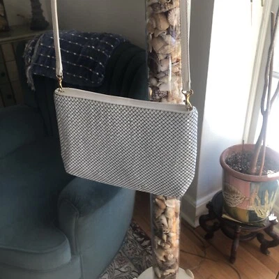 Cartera Whiting and Davis International de malla blanca correa extraíble de colección Foto 1 de 4