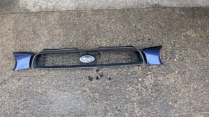Subaru Impreza Wrx bugeye Complete Front Grill - Picture 1 of 3