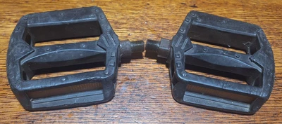 Vintage GT BMX Bike Pedals 1/2 one Piece Crank (Redline, Master, Mirra, GT) - Image 1 of 4