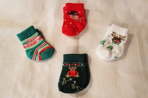 Surtido de 4 calcetines Happy Holidays para muñecas American Girl de 18 pulgadas - Imagen 1 de 5