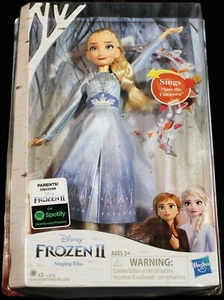 Disney Frozen 2 Cantando Elsa Musical Fashion Doll Vestito Blu "Nello Sconosciuto" - Foto 1 di 3