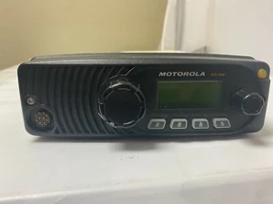 Radio móvil digital Motorola XTL1500 P25 M28URS9PW1AN 800 MHz - Imagen 1 de 4