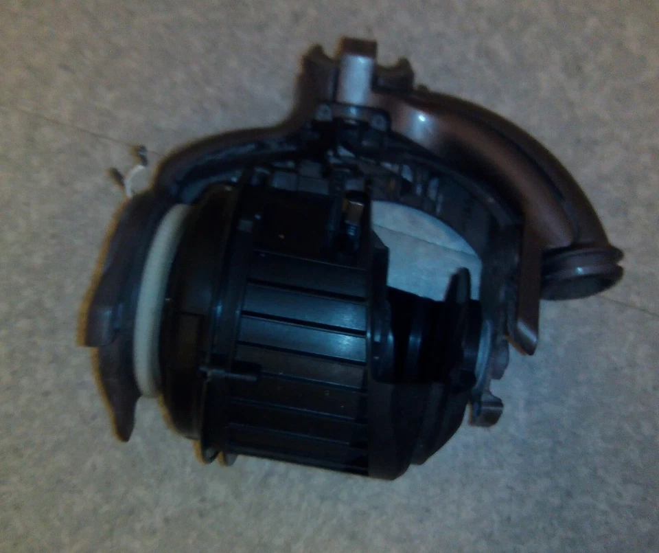 Dyson DC25 Motor & Yoke Assembly - Image 1 of 1