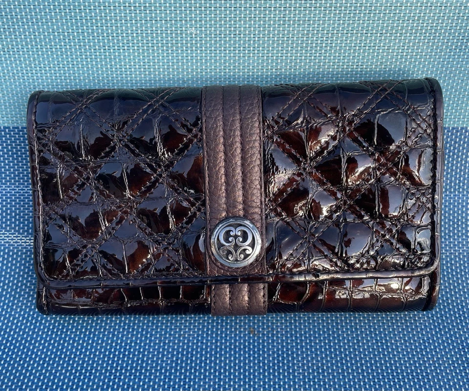 BRIGHTON Brillante Charol Cuero de Cocodrilo Plateado/Marrón Organizador Identificación, Cremallera Monedero Billetera Foto 1 de 4