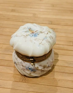 💥 WAVE CREST Opal Ware CF Monroe 3" Helmschmied Swirl Caja Baratija Mariposa Difícil de Encontrar - Imagen 1 de 10