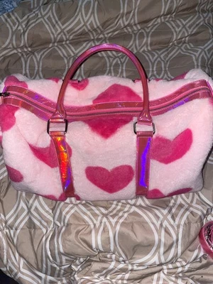 Bolso grande de fin de semana Dolls Kill Sugar Thrillz corazón rosa holográfico imitación piel Foto 1 de 4