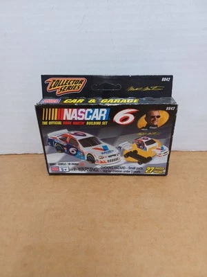 2000 Mega Blocks Nascar Car & Garage #6 Valvoline Mark Martin 9942 - Image 1 of 4