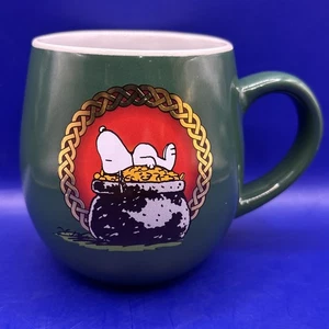 2021 Peanuts Irish Snoopy on Pot of Gold St. Patrick's Day 12 Unzen Keramiktasse - Bild 1 von 9
