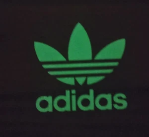 GLOW IN THE DARK - Adidas - Replica Iron On Transfer - 7 Größen verfügbar. - Bild 1 von 3