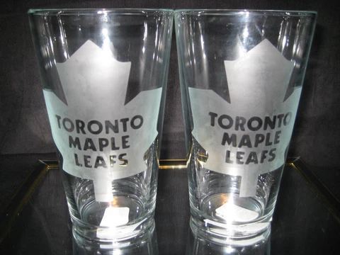 TORONTO MAPLE LEAFS LOGO ETCHED 16 oz PINT GLASSES NEW Cover