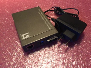 Convertidor de medios Gigabit Level One GVT-4001 10/100/1000Base-T a 1000Base-SX/LX - Imagen 1 de 3