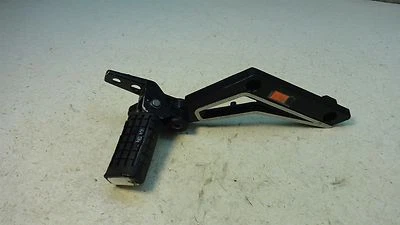 Honda V65 Sabre 1984 VF1100 VF 1100 H928. estriba trasera derecha y soporte Foto 1 de 4