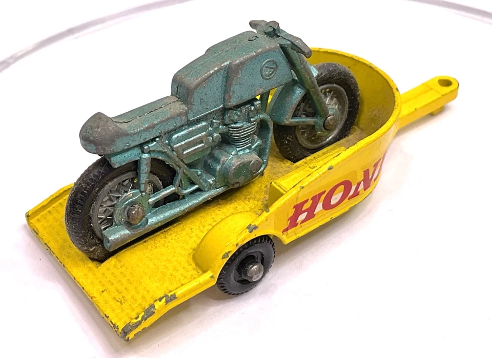 MATCHBOX SUPERFAST  38 A HONDA MOTORCYCLE AND TRAILER - Image 1 of 4