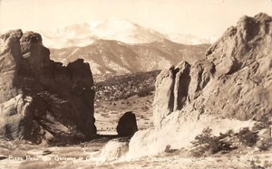 # K122 COLORADO SPRINGS, CO. ECHTFOTO POSTKARTE, HECHTGIPFEL - Bild 1 von 2