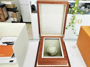 EBEL Swiss Made Brand New Very Rare And Unique Wooden Watch Winding-Box - Picture 1 of 8